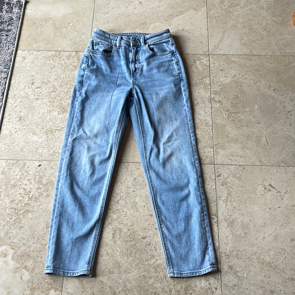 Light wash mom American eagle jeans